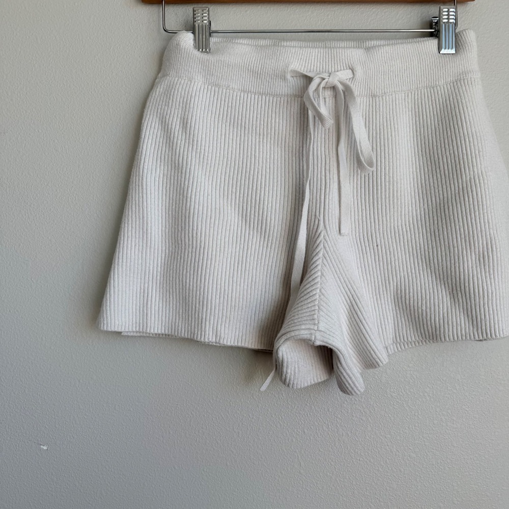 Abercrombie and Fitch White‎ Ribbed Pull-On Shorts Size Small - Picture 2 of 9